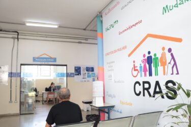 Proteção: Suzano auxilia 5,2 mil idosos no acesso ao BPC, que movimentou R$ 15,4 milhões em agosto
