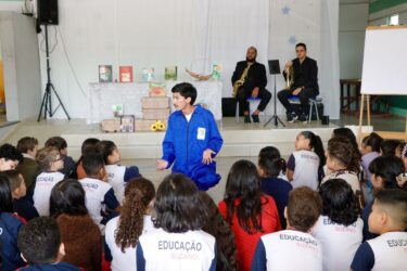 Baú Literário beneficia 303 alunos e incentiva leitura nas escolas municipais de Suzano